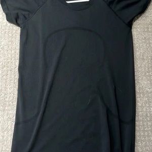 Lululemon black swiftly tech short sleeve size 2